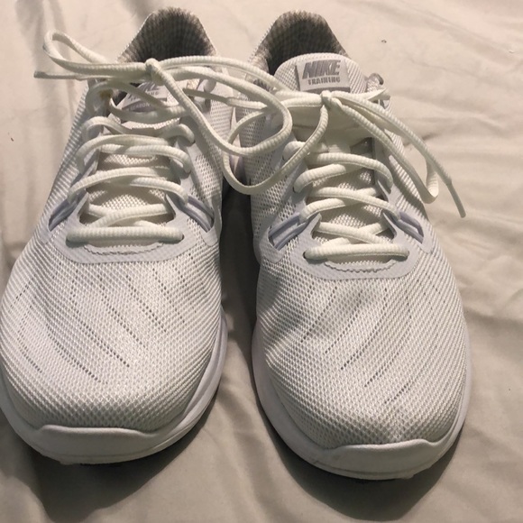 White Nike Training in Season TR7 - Picture 4 of 4